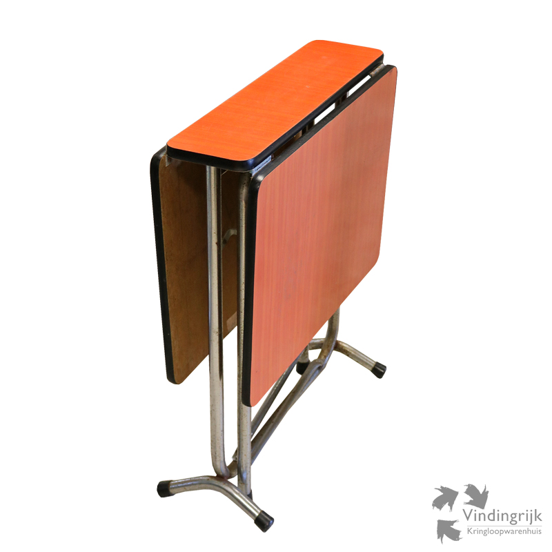 IMG_0345 vintage formica set oranje tafel krukjes inklapbaar skai tafelblad buizensysteem uitklapbaar
