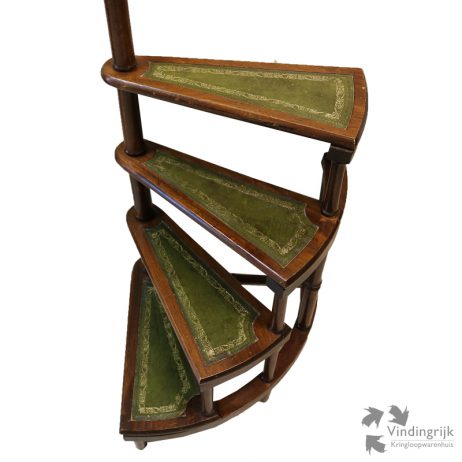 Antieke Bibliotheektrap bibliotheek trap trapje