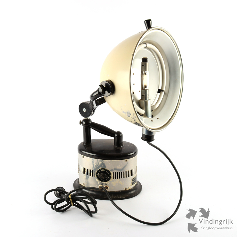 IMG_0101 vintage draagbare industriële Bauhaus hoogtezon original Quarzlampen Hanau Duitsland industrieel lamp bakeliet