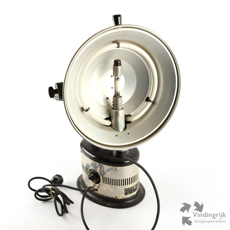 IMG_0102 vintage draagbare industriële Bauhaus hoogtezon original Quarzlampen Hanau Duitsland industrieel lamp bakeliet