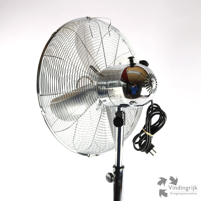 IMG_0335 statiefventilator chroom Handson ventilator wind koel