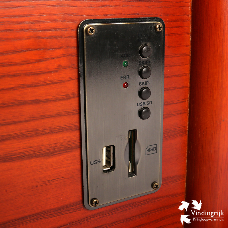 IMG_0506 Ricatech RMC 350 music center hoorn retro platenspeler radio cd speler mp3 SD LP nostalgisch vintage muziek