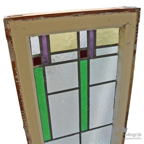 glas in lood raam venster kathedraalglas houten omlijsting raamwerk kozijn