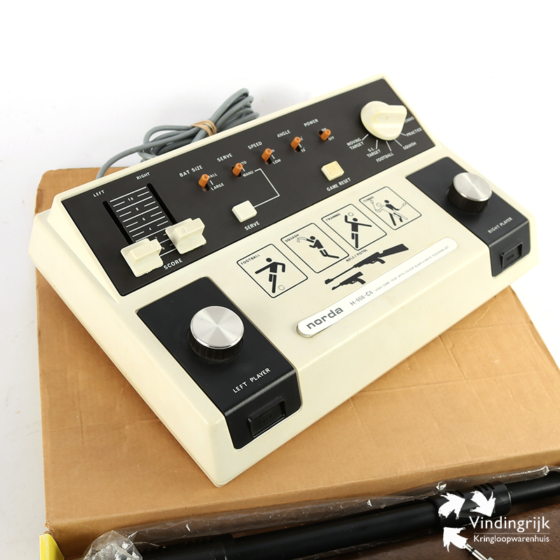 IMG_1572 vintage spelcomputer Norda Colour TV game geweer spelen games spellen