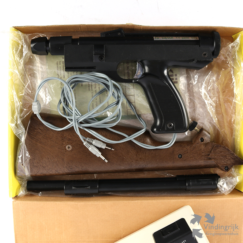 IMG_1573 vintage spelcomputer Norda Colour TV game geweer spelen games spellen