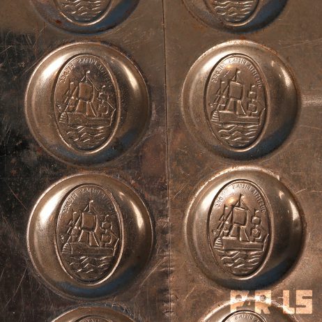 justitia pietas fides bonbon/chocolade mal surinaams wapenschild