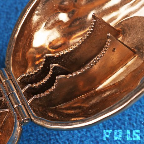 metalen notenkraker walnoot vernikkeld noten kraken metaal