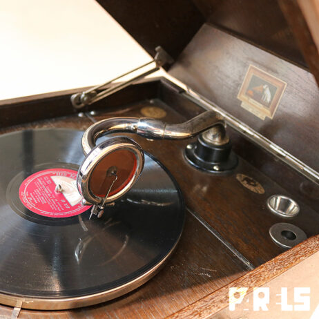 Grammofoon His Masters Voice Model nr. 103 platenspeler bakeliet The Gramophone Company Limited 78 toeren
