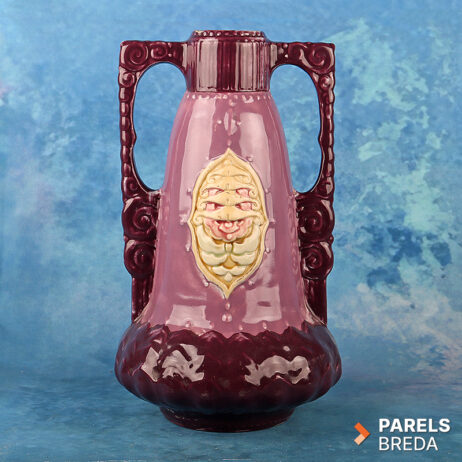 keramische siervaas jugendstil dubbele oren plantaardig reliëf symmetrische vorm decoratief object