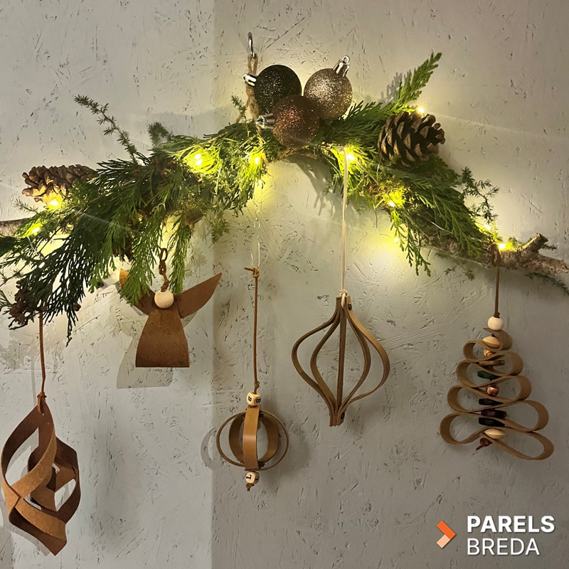 1 Parels Workshop lederen kerstballen bankleer kerstsfeer maken leer creatief duurzaam circulair IDKarin hergebruik upcycling