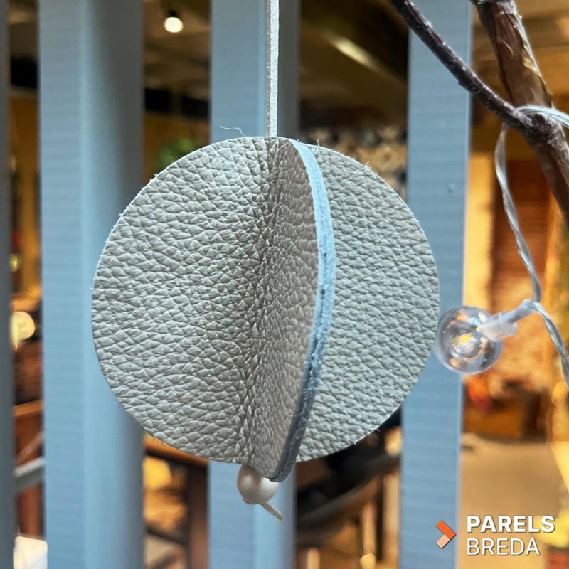 3 Parels Workshop lederen kerstballen bankleer kerstsfeer maken leer creatief duurzaam circulair IDKarin hergebruik upcycling