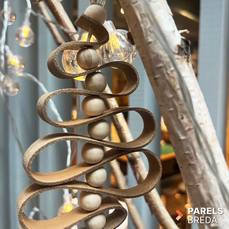 5 Parels Workshop lederen kerstballen bankleer kerstsfeer maken leer creatief duurzaam circulair IDKarin hergebruik upcycling