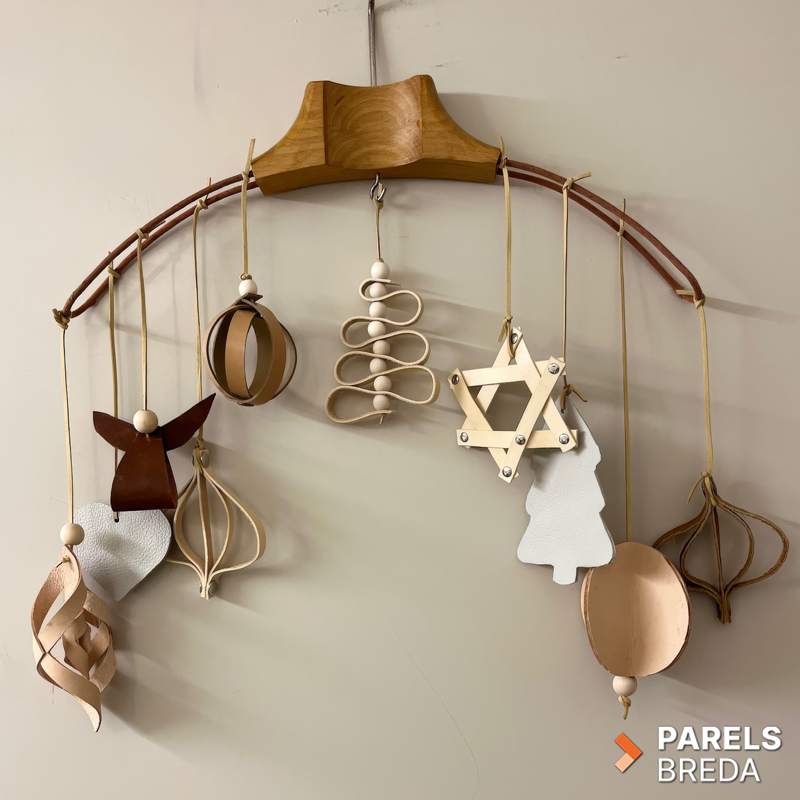 IMG_0737 Parels Workshop lederen kerstballen bankleer kerstsfeer maken leer creatief duurzaam circulair IDKarin hergebruik upcycling