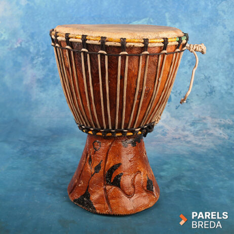 djembé percussieinstrument handgesneden trommel
