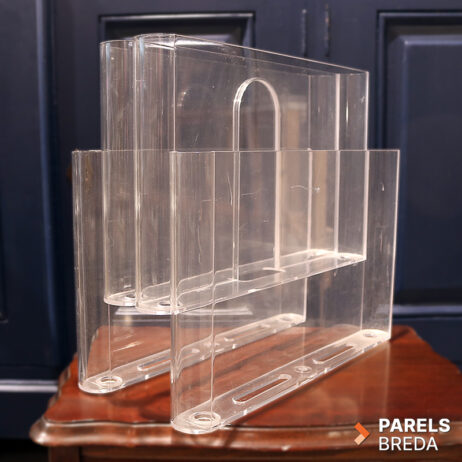 Kartell 4676 lectuurbak Giotto Stoppino tijdschriftenhouder krantenbak vintage Italiaans design vier vakken handgreep