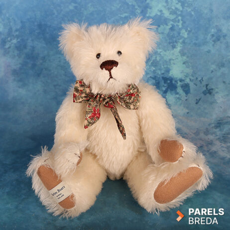 Barton Bears verzamelbeer teddybeer Wirral England Engelse teddybeer Kay Barton bloemenstrik beweegbare armen benen verzamelobject