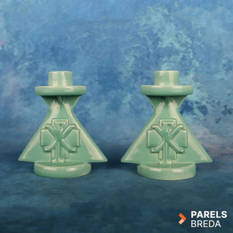 hans mengelberg kandelaars set pax christi monogram plateelbakkerij zuid holland gouda art deco religieuze keramiek kandelaar duo vintage
